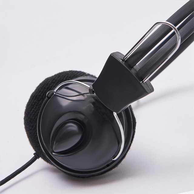 Компьютерные проводные наушники